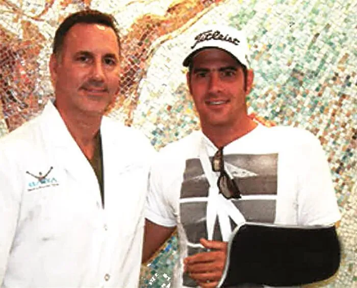 El Dr. Alejandro Badia junto al golfista profesional peruano Sebastián Salem